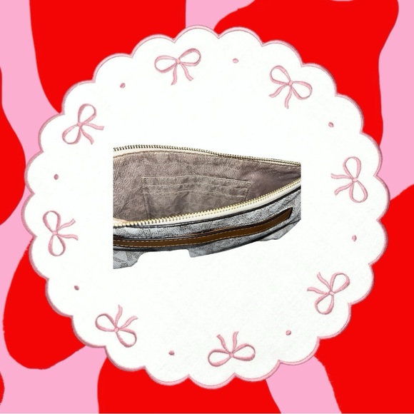 michael kors wristlet purse 🤎 - Picture 5 of 6